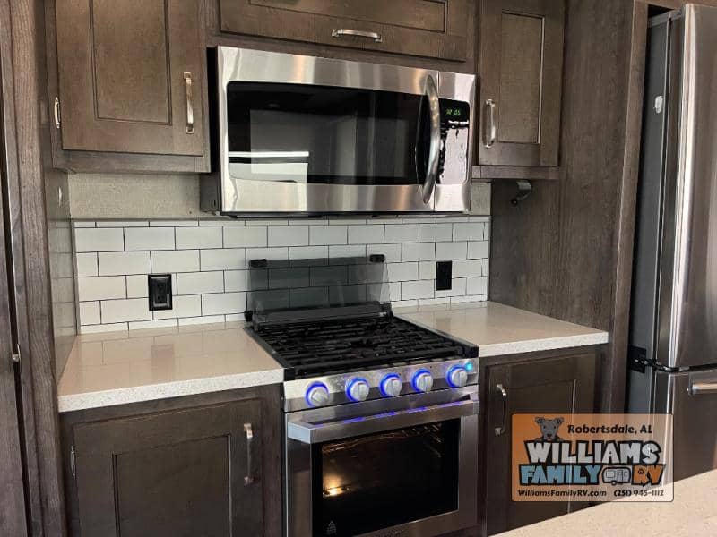 2019 Keystone RV 2019 Keystone RV Montana - thumbnail 12