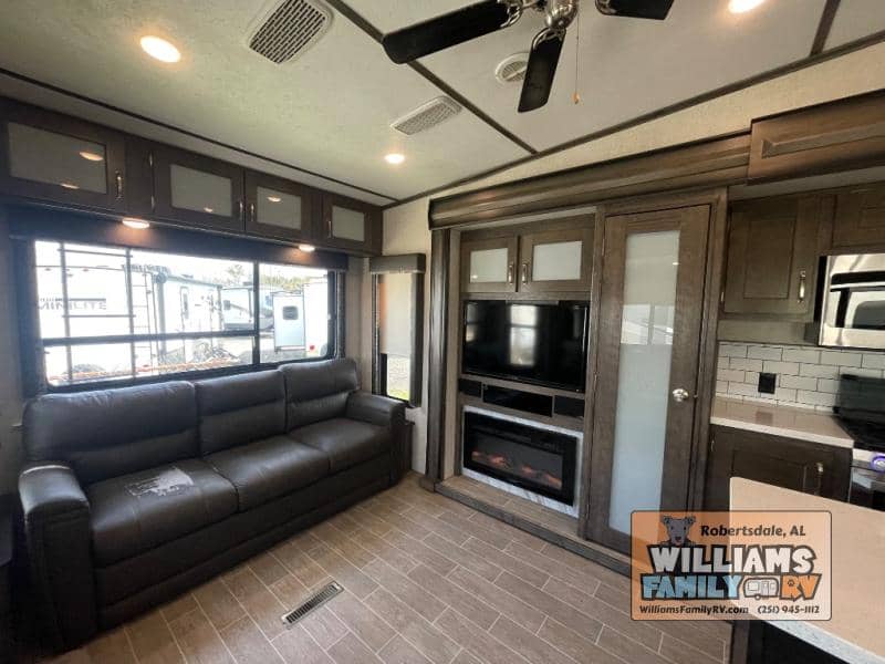 2019 Keystone RV 2019 Keystone RV Montana - thumbnail 13