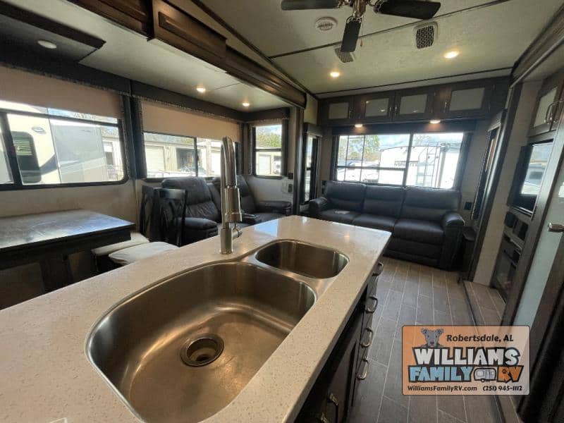 2019 Keystone RV 2019 Keystone RV Montana - thumbnail 16