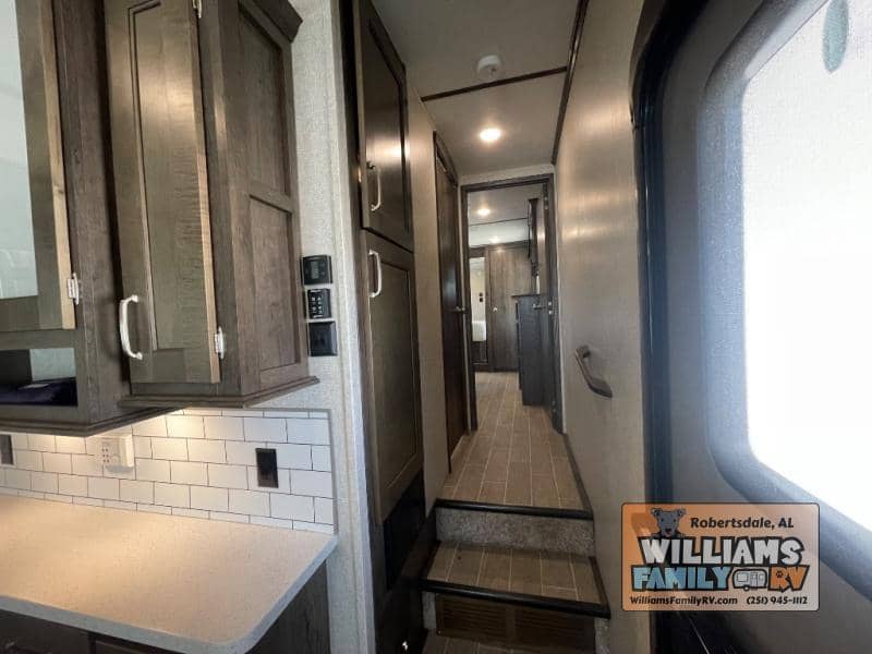 2019 Keystone RV 2019 Keystone RV Montana - thumbnail 20