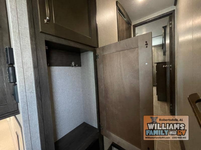 2019 Keystone RV 2019 Keystone RV Montana - thumbnail 22