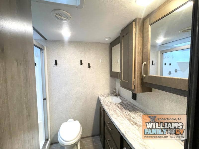 2019 Keystone RV 2019 Keystone RV Montana - thumbnail 24