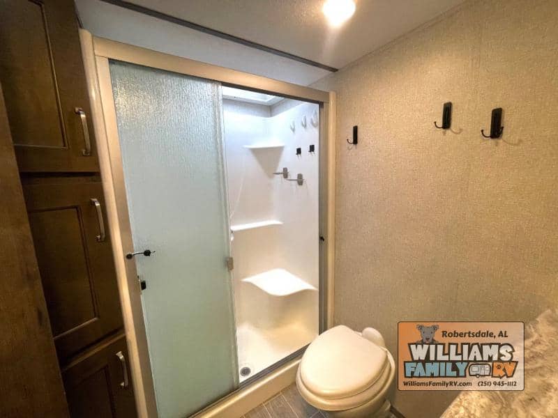 2019 Keystone RV 2019 Keystone RV Montana - thumbnail 25