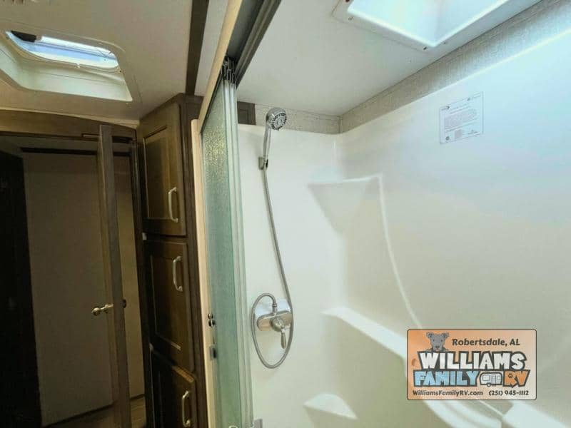 2019 Keystone RV 2019 Keystone RV Montana - thumbnail 26