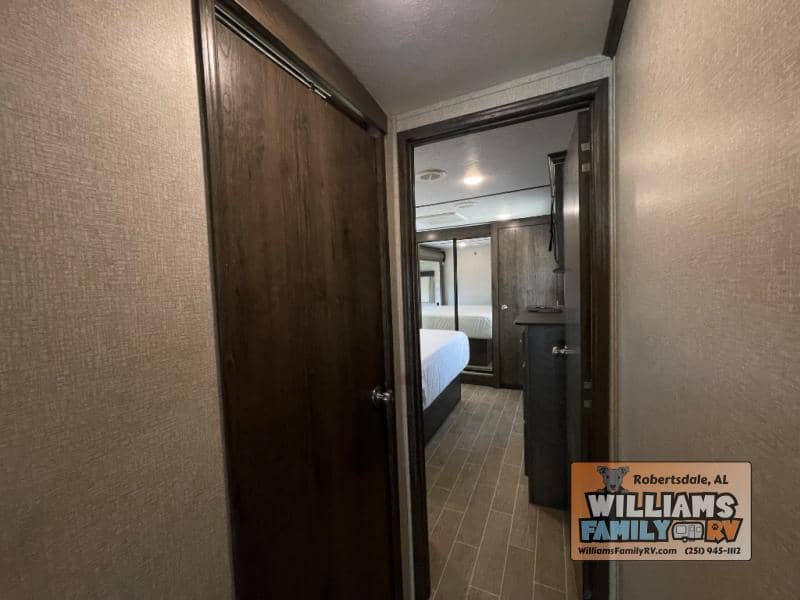 2019 Keystone RV 2019 Keystone RV Montana - thumbnail 28