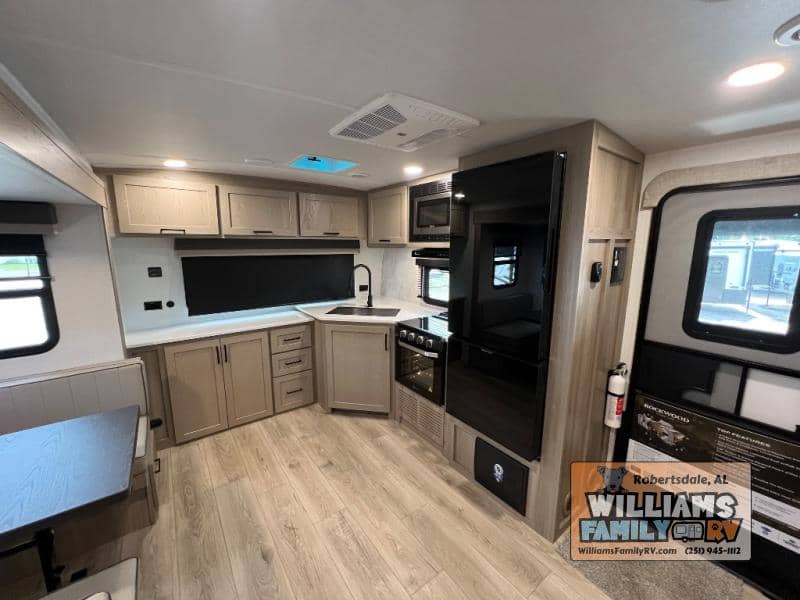 2026 Forest River 2026 Forest River Rockwood Ultra Lite - thumbnail 4