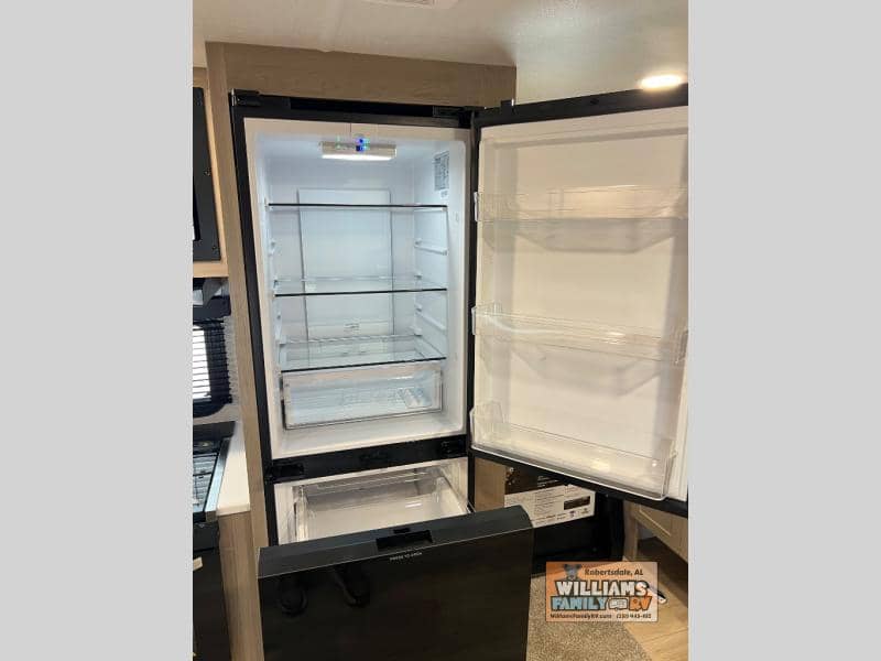 2026 Forest River 2026 Forest River Rockwood Ultra Lite - thumbnail 9