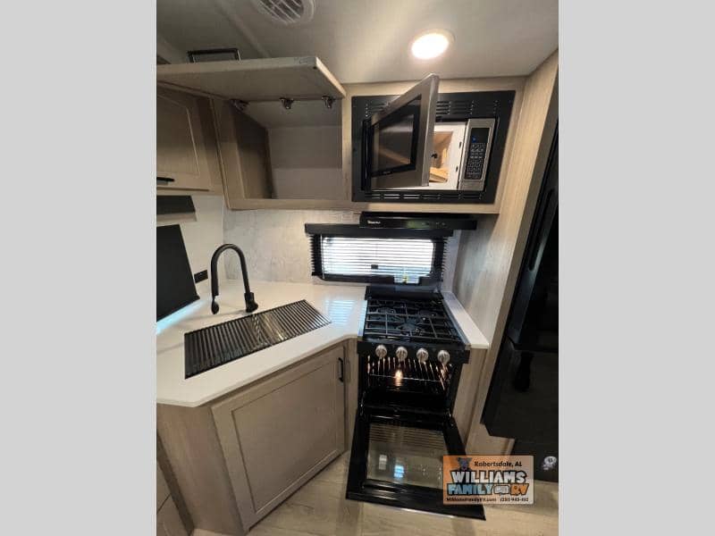 2026 Forest River 2026 Forest River Rockwood Ultra Lite - thumbnail 13