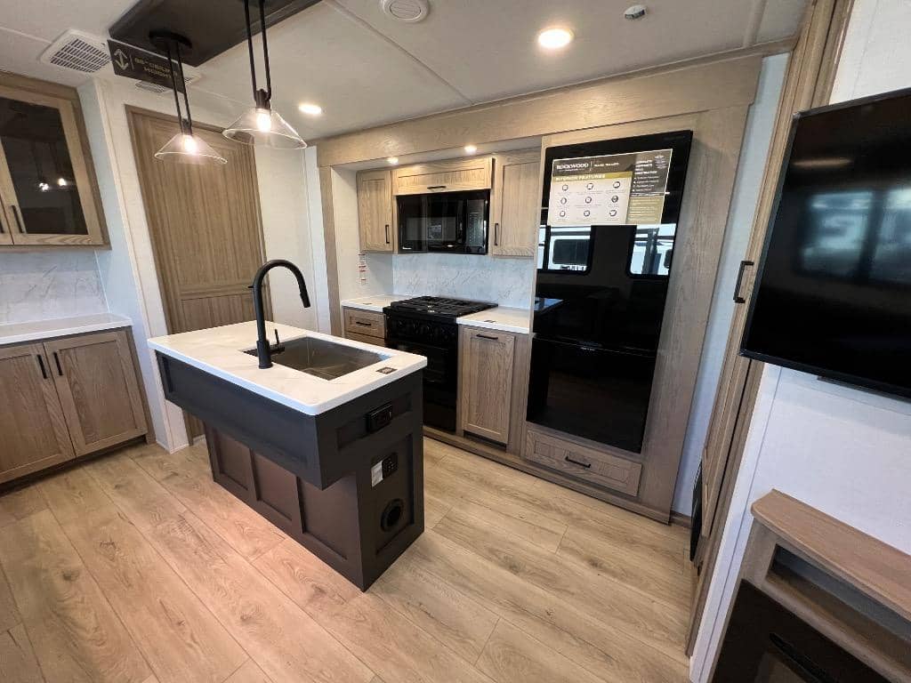 2026 Forest River 2026 Forest River Rockwood Signature - thumbnail 8