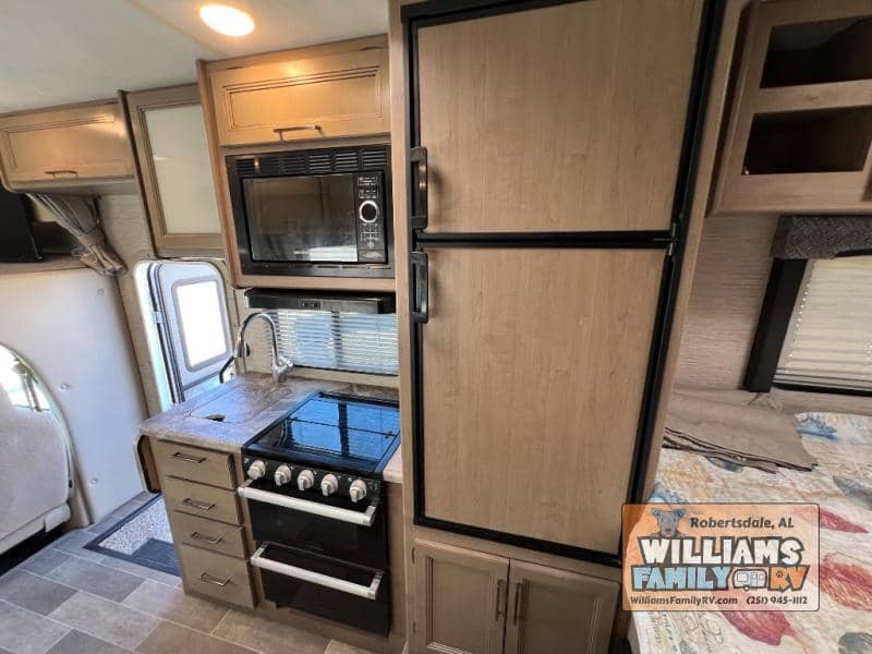 2022 Thor Motor Coach 2022 Thor Motor Coach Magnitude - thumbnail 17