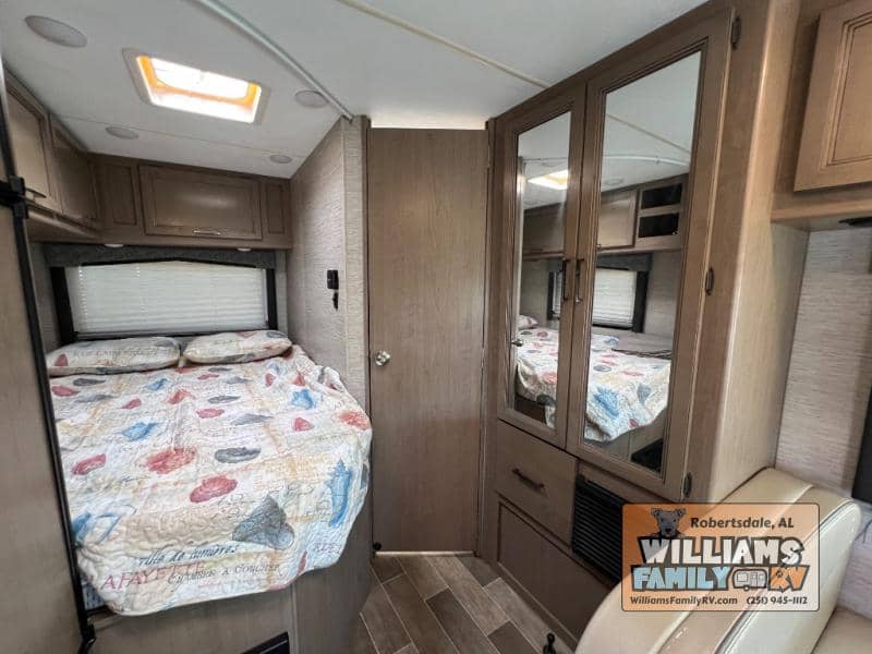 2022 Thor Motor Coach 2022 Thor Motor Coach Magnitude - thumbnail 18