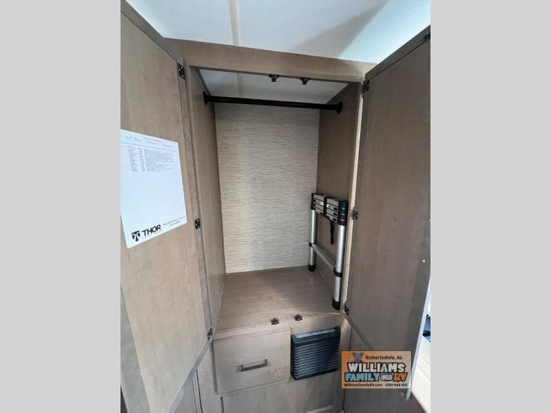 2022 Thor Motor Coach 2022 Thor Motor Coach Magnitude - thumbnail 26