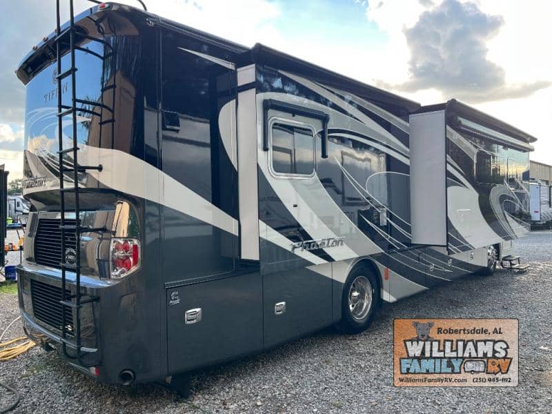 2016 Tiffin 2016 Tiffin Phaeton - thumbnail 3