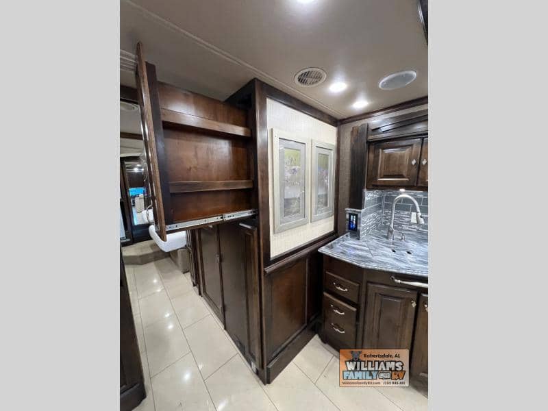 2016 Tiffin 2016 Tiffin Phaeton - thumbnail 18