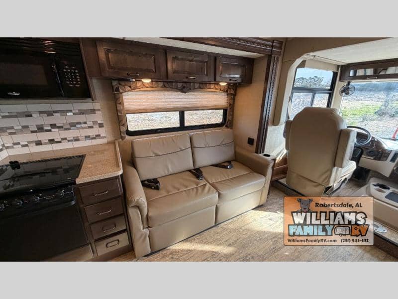 2017 Thor Motor Coach 2017 Thor Motor Coach Hurricane - thumbnail 4