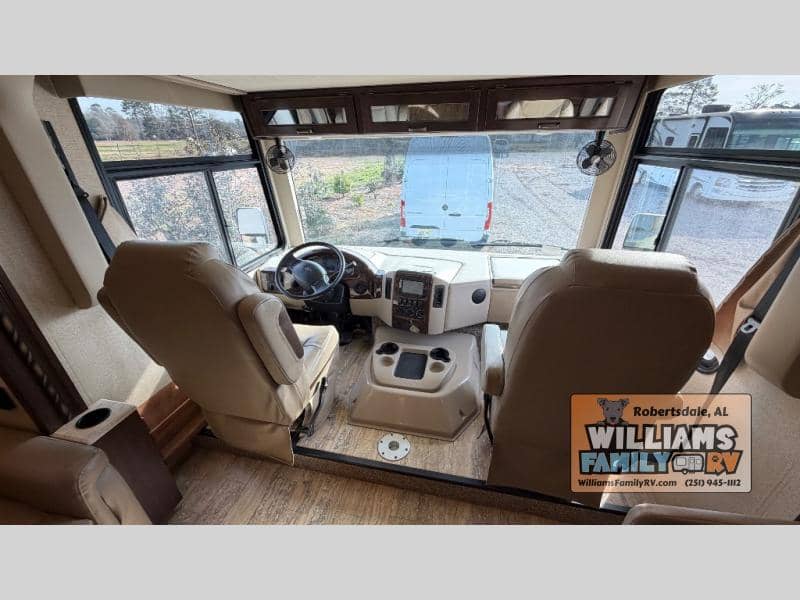 2017 Thor Motor Coach 2017 Thor Motor Coach Hurricane - thumbnail 5