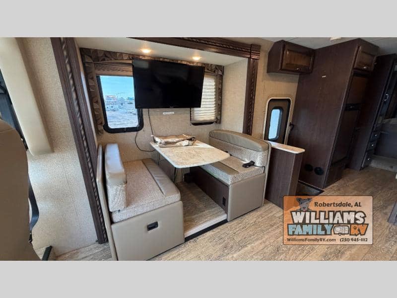 2017 Thor Motor Coach 2017 Thor Motor Coach Hurricane - thumbnail 10