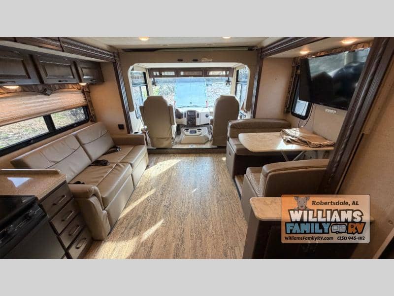 2017 Thor Motor Coach 2017 Thor Motor Coach Hurricane - thumbnail 13