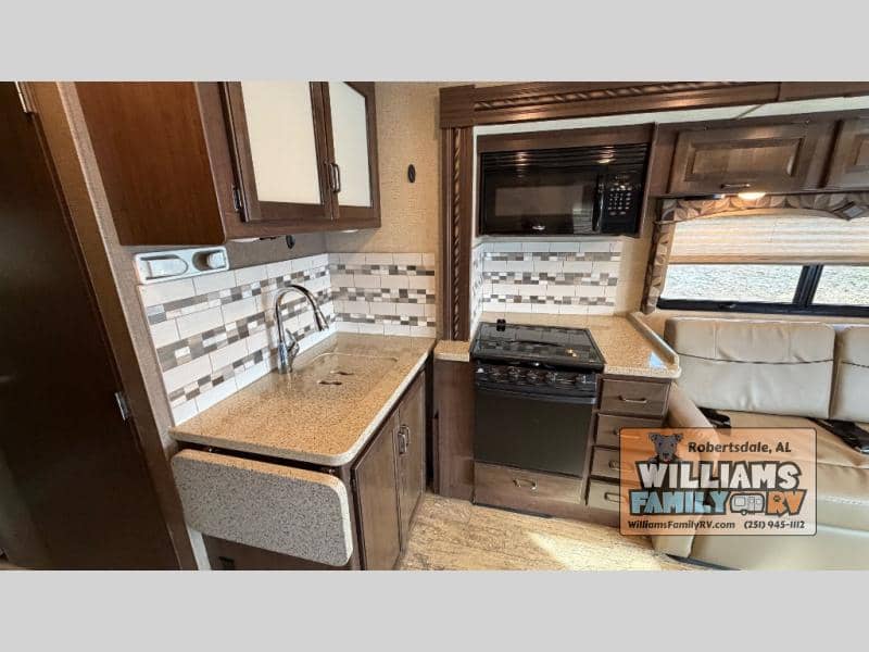 2017 Thor Motor Coach 2017 Thor Motor Coach Hurricane - thumbnail 14