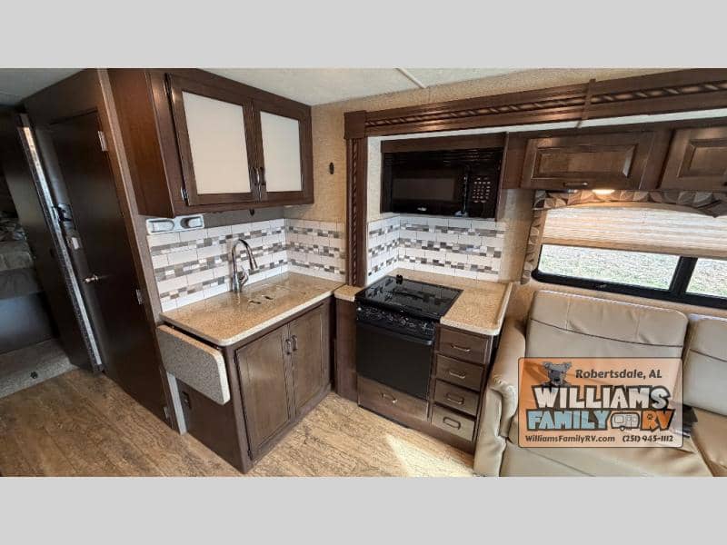 2017 Thor Motor Coach 2017 Thor Motor Coach Hurricane - thumbnail 15