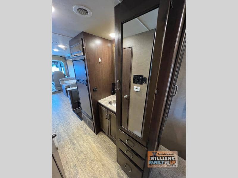 2017 Thor Motor Coach 2017 Thor Motor Coach Hurricane - thumbnail 20