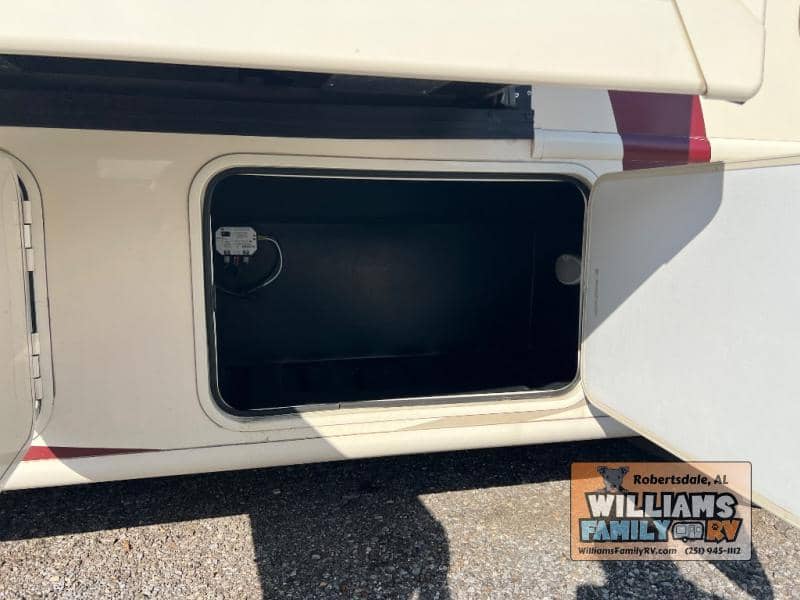 2017 Thor Motor Coach 2017 Thor Motor Coach Hurricane - thumbnail 37