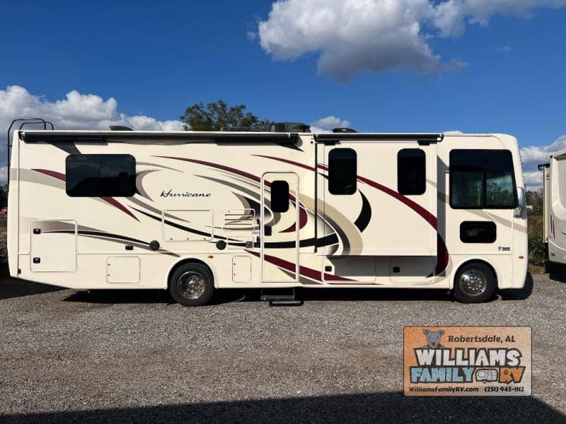 2017 Thor Motor Coach 2017 Thor Motor Coach Hurricane - thumbnail 41
