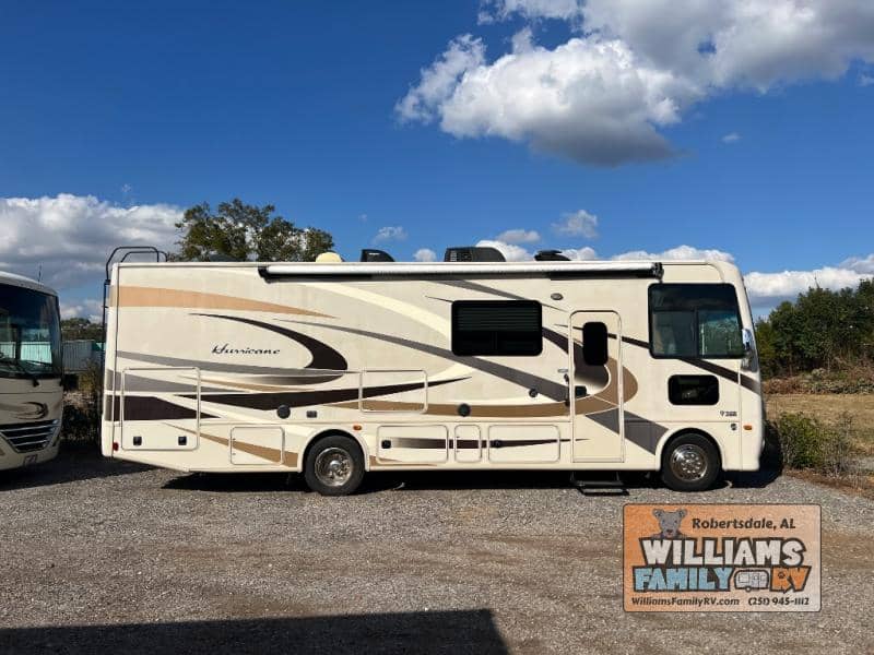2017 Thor Motor Coach 2017 Thor Motor Coach Hurricane - thumbnail 42