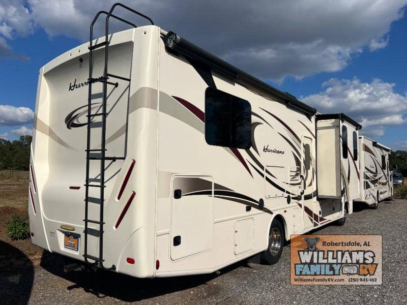 2017 Thor Motor Coach 2017 Thor Motor Coach Hurricane - thumbnail 46