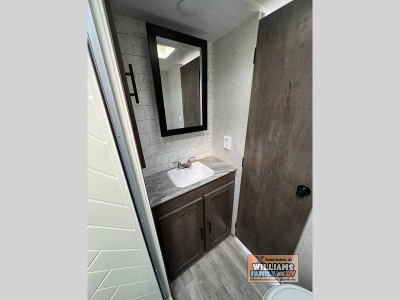 2021 Forest River 2021 Forest River Wildwood FSX - thumbnail 18