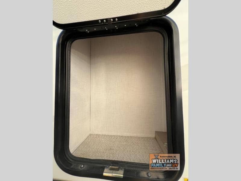 2024 Forest River 2024 Forest River Rockwood Signature - thumbnail 3