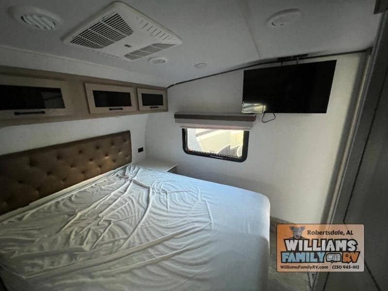 2024 Forest River 2024 Forest River Rockwood Signature - thumbnail 17