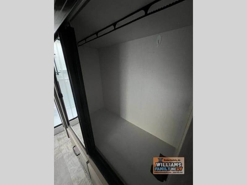 2024 Forest River 2024 Forest River Rockwood Signature - thumbnail 24