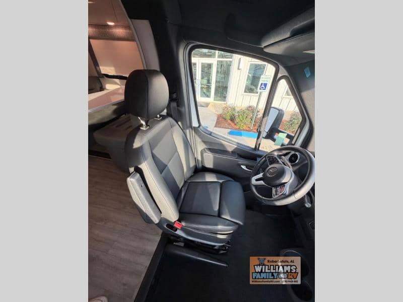 2023 Renegade 2023 Renegade Vienna - thumbnail 30