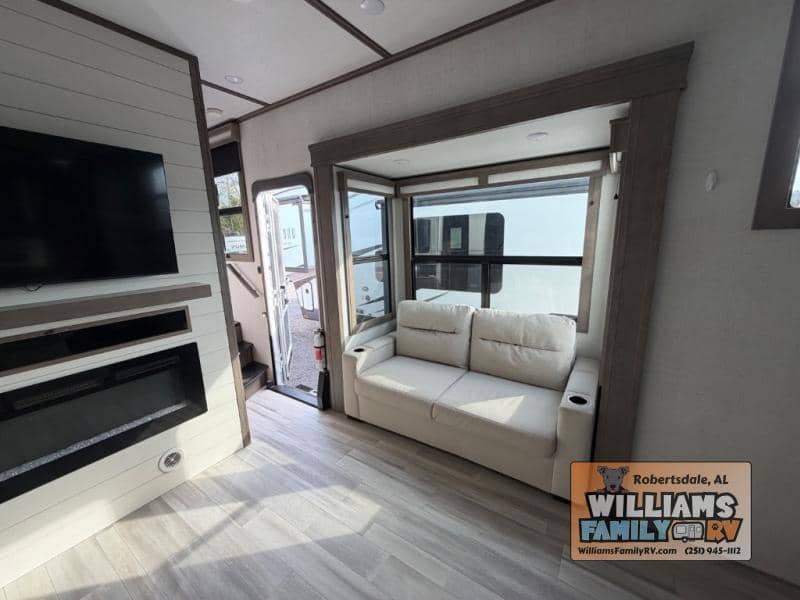 2023 Grand Design 2023 Grand Design Solitude - thumbnail 5