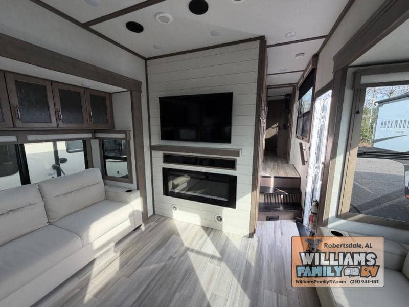 2023 Grand Design 2023 Grand Design Solitude - thumbnail 6