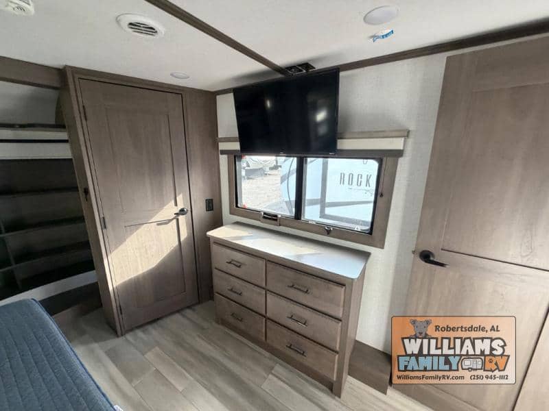 2023 Grand Design 2023 Grand Design Solitude - thumbnail 13