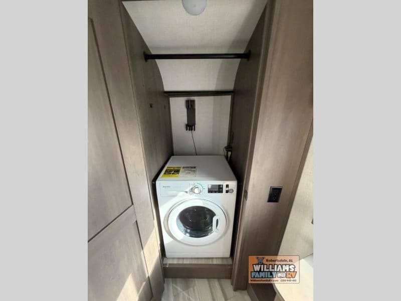 2023 Grand Design 2023 Grand Design Solitude - thumbnail 15