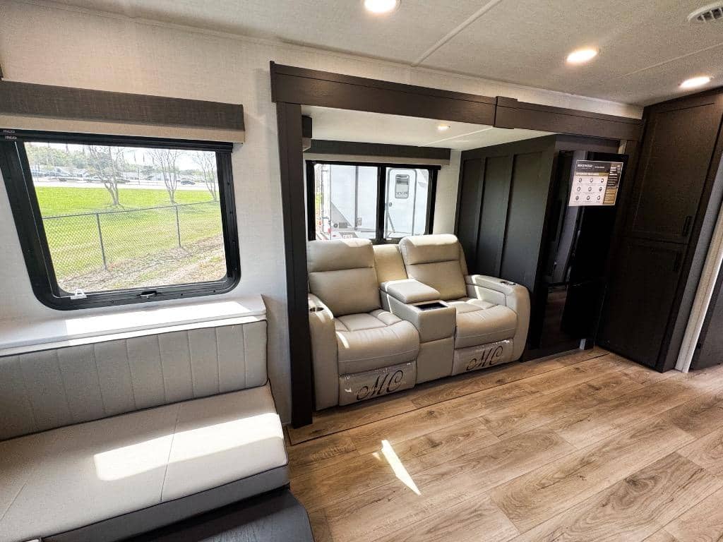 2026 Forest River 2026 Forest River Rockwood Ultra Lite - thumbnail 5