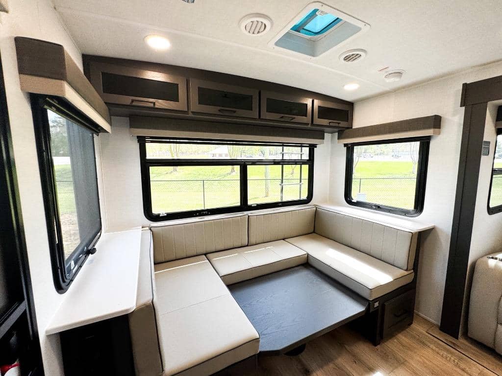 2026 Forest River 2026 Forest River Rockwood Ultra Lite - thumbnail 8