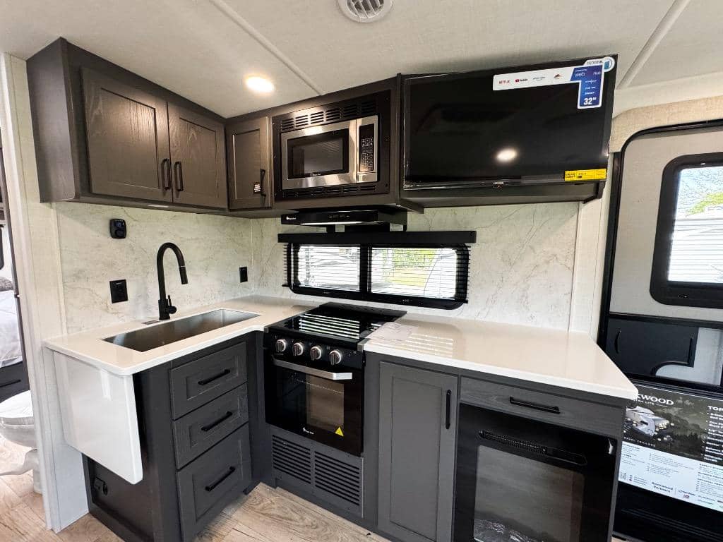 2026 Forest River 2026 Forest River Rockwood Ultra Lite - thumbnail 10