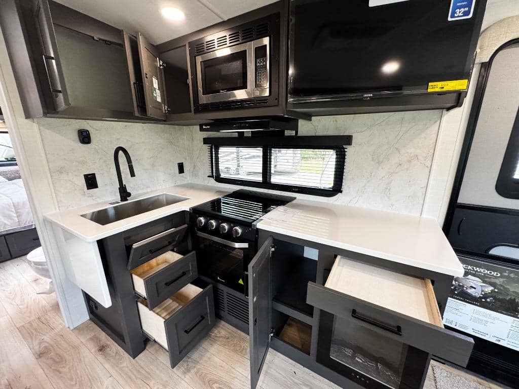 2026 Forest River 2026 Forest River Rockwood Ultra Lite - thumbnail 11