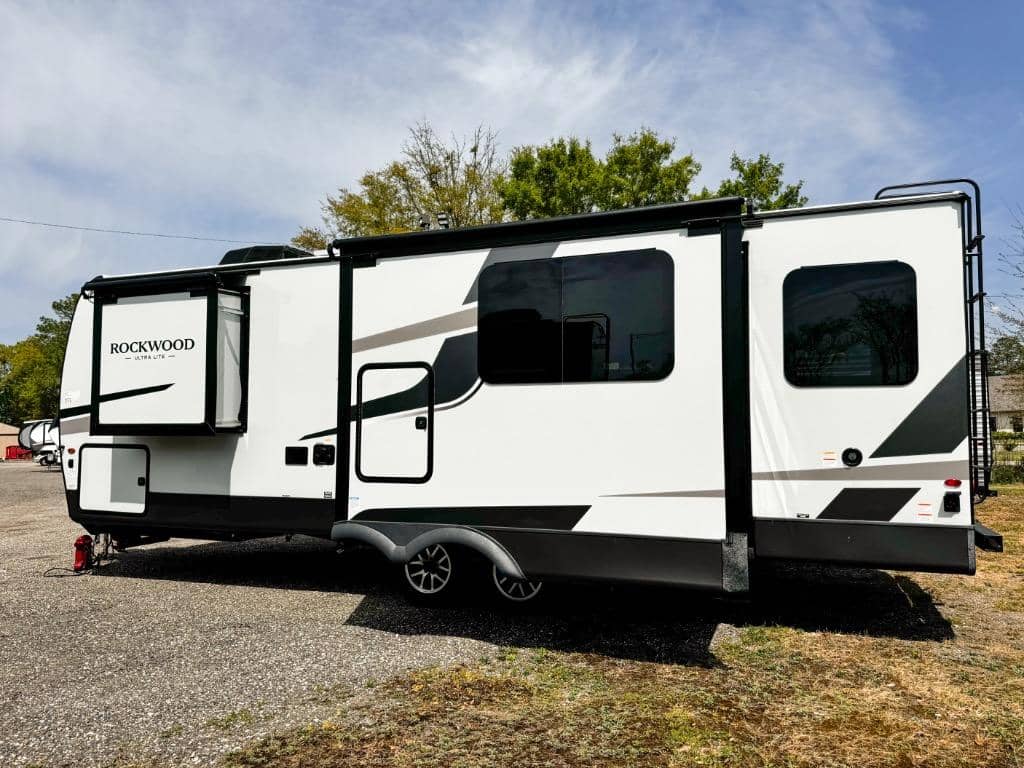 2026 Forest River 2026 Forest River Rockwood Ultra Lite - thumbnail 25