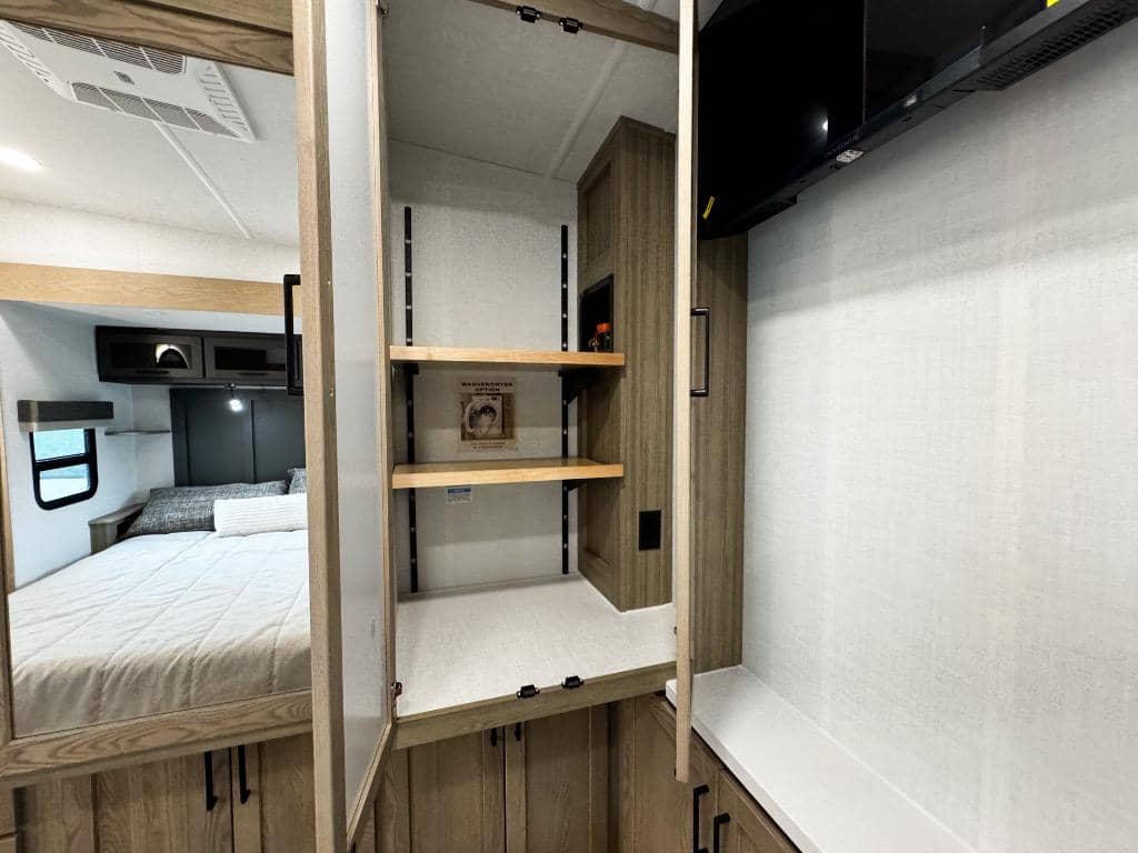 2026 Forest River 2026 Forest River Rockwood Signature - thumbnail 35