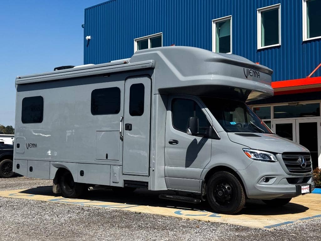 2026 Renegade 2026 Renegade Vienna - thumbnail 1