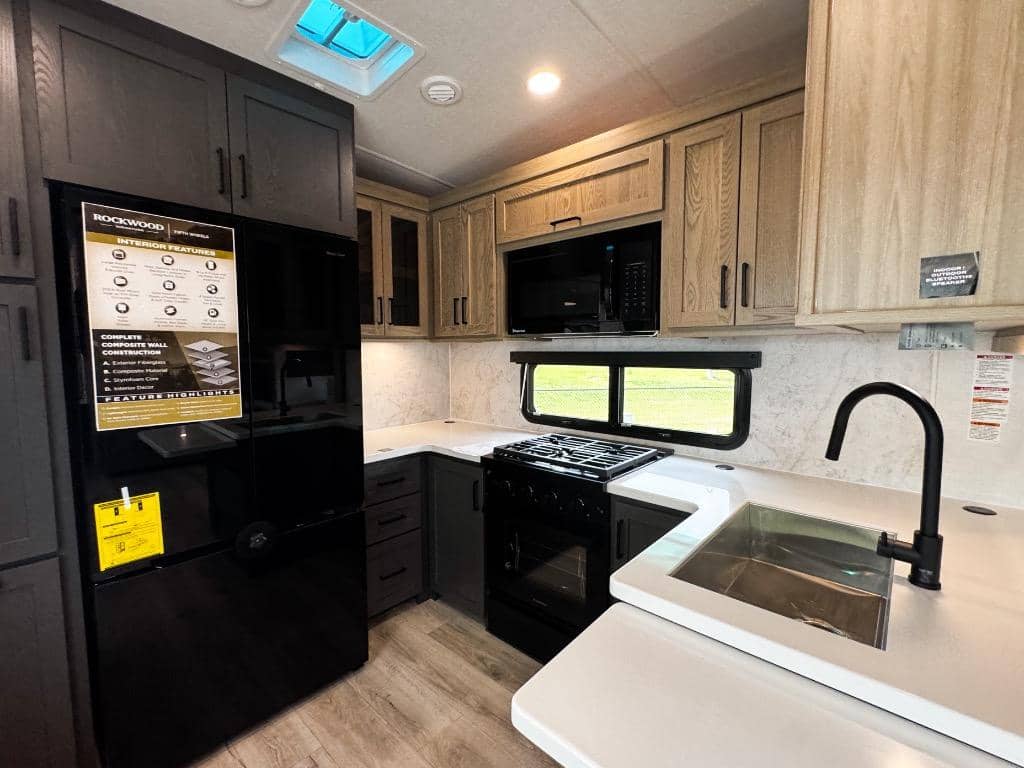 2026 Forest River 2026 Forest River Rockwood Signature - thumbnail 22