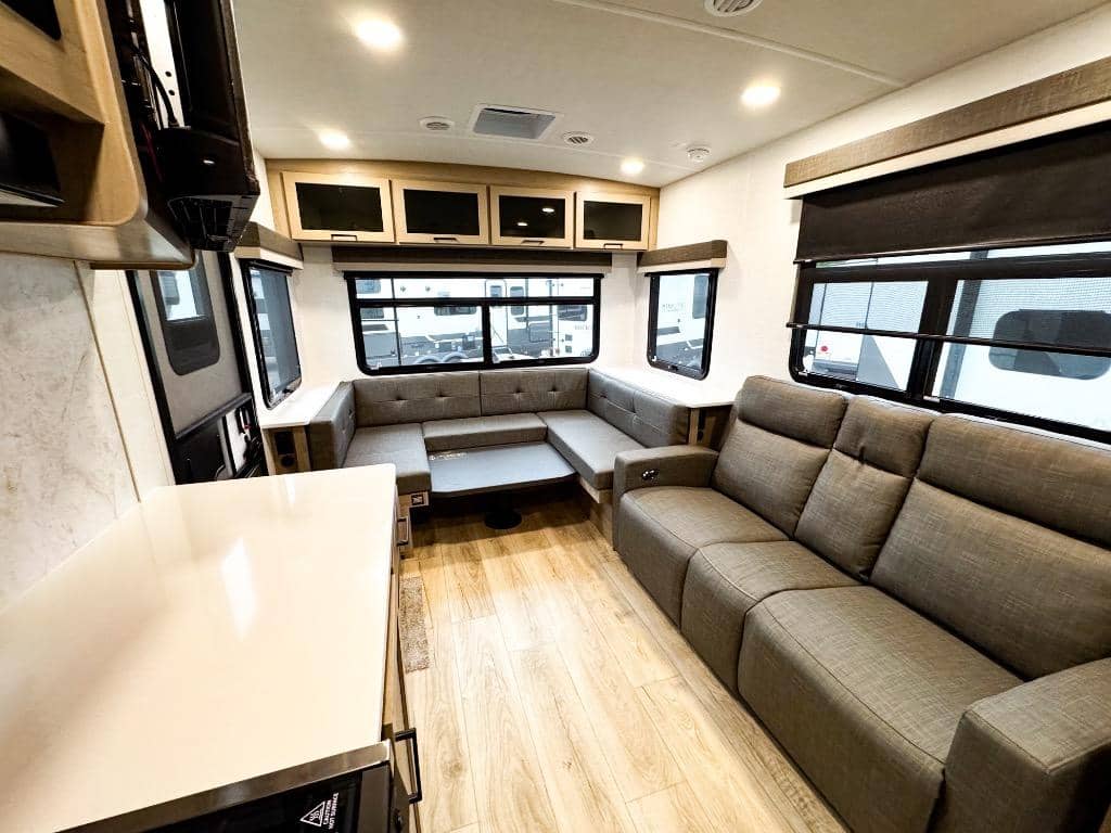 2026 Forest River 2026 Forest River Rockwood Ultra Lite - thumbnail 3