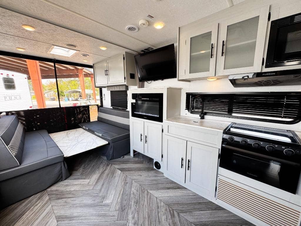 2021 Forest River 2021 Forest River Wildwood FSX - thumbnail 2