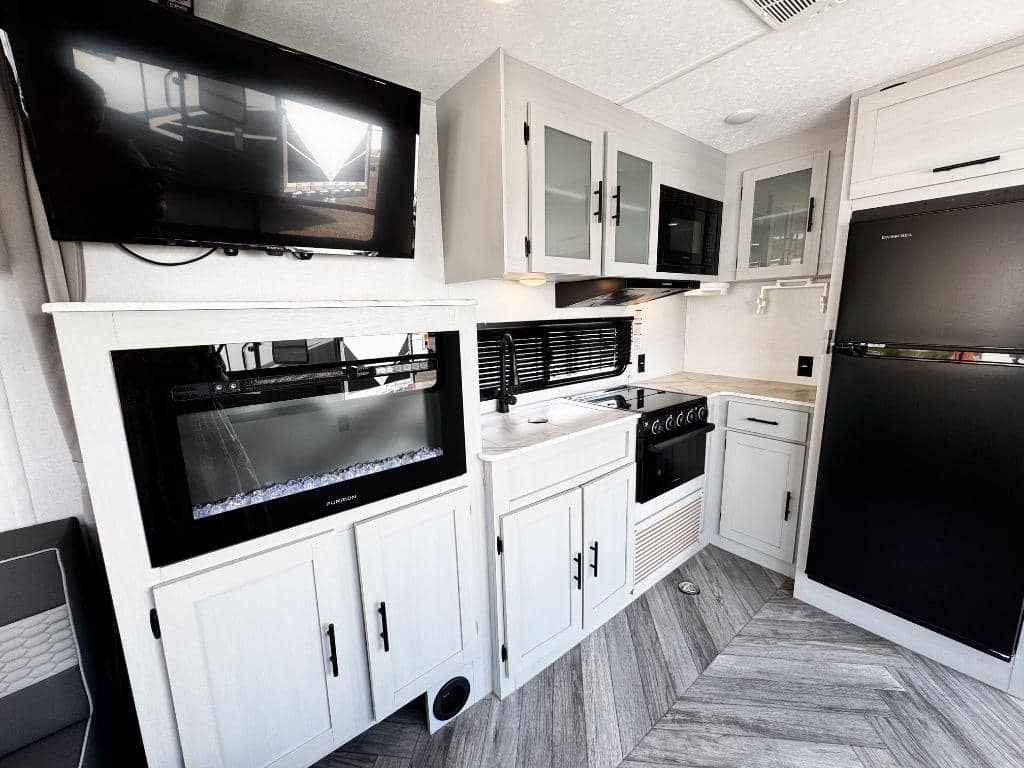 2021 Forest River 2021 Forest River Wildwood FSX - thumbnail 6