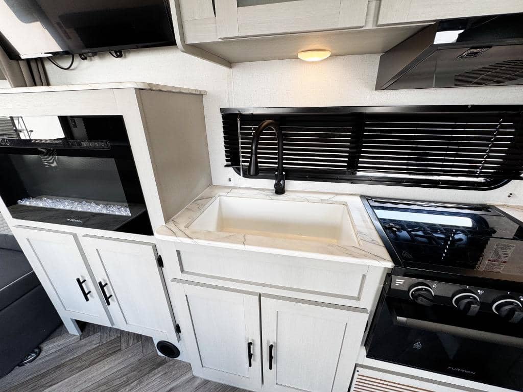 2021 Forest River 2021 Forest River Wildwood FSX - thumbnail 8